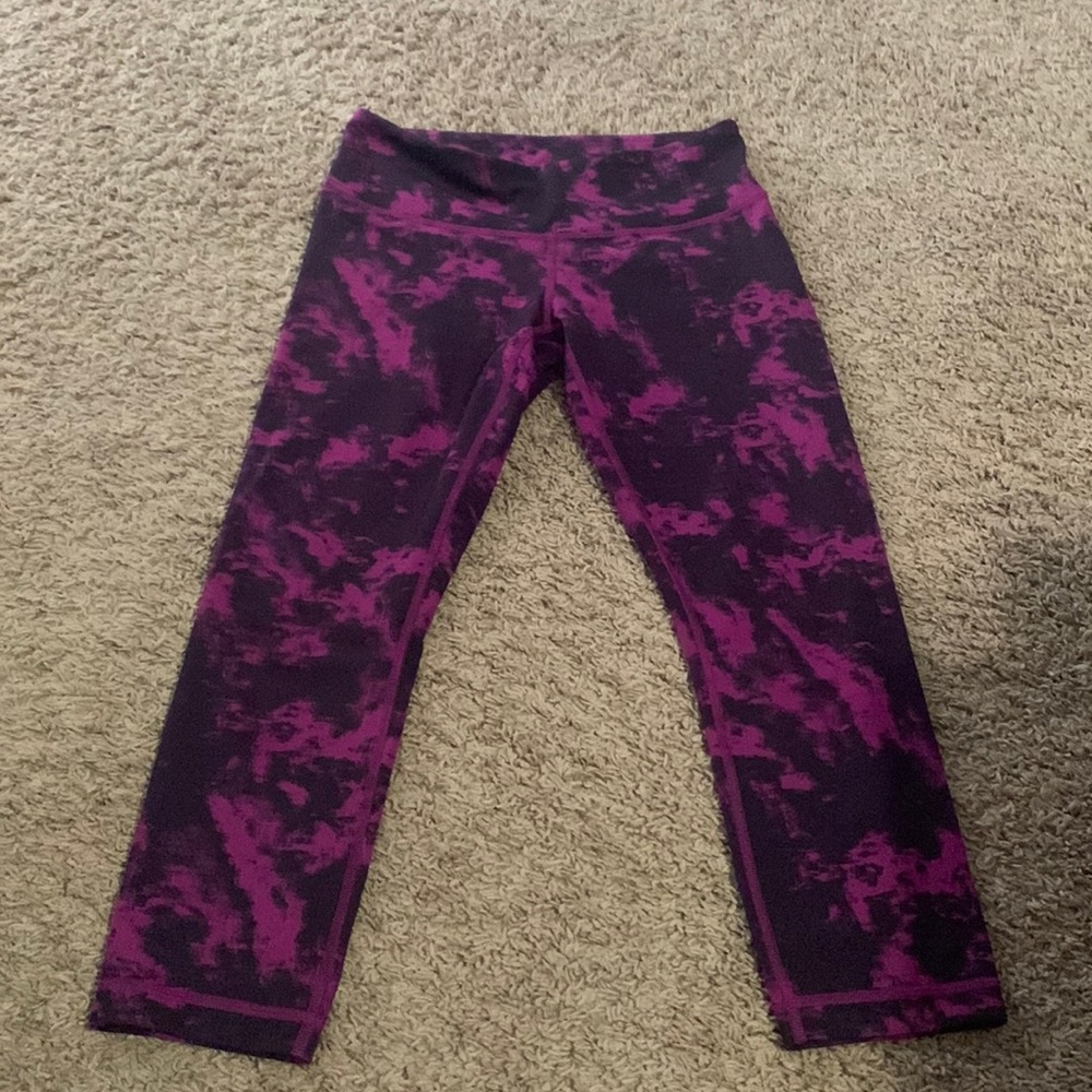 Lululemon size 6 yoga pants.